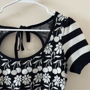 Anthropologie | Blake and white key hole cropped top